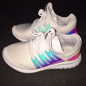 (INF) IN NEED OF   HOLOGRAPHIC ADIDAS DONOT BUY